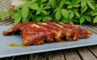 costillas de cerdo a la barbacoa en crockpot - pan uvas y queso