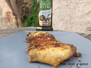 alas de pollo asadas - pan uvas y queso