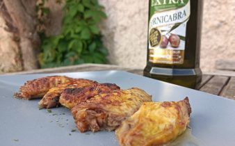 alas de pollo asadas - pan uvas y queso