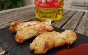 tiras de pollo rebozado - pan uvas y queso