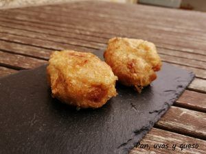 Croquetas de cocido thermomix - pan uvas y queso