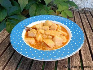 patatas economicas crockpot - pan uvas y queso
