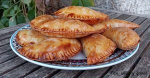empanadillas de atun al horno - pan uvas y queso