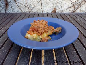 pollo con salsa de tomates secos crockpot - pan uvas y queso