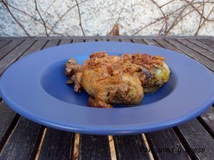 pollo con salsa de tomates secos crockpot - pan uvas y queso