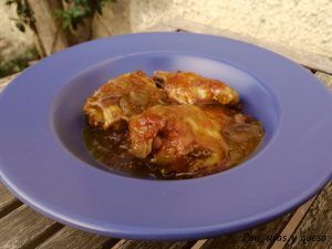 pollo al vino tinto crockpot - pan uvas y queso