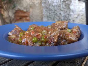 Ternera coñac crockpot - pan uvas y queso