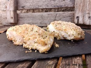 merluza con almendras - pan uvas y queso