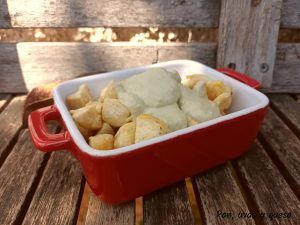 pollo crema alcachofas - pan uvas y queso