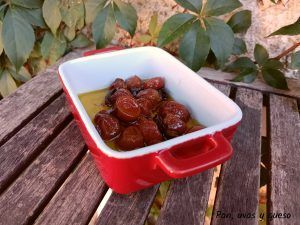 tomates cherry confitados crockpot - pan uvas y queso