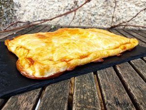 empanada de bonito - pan uvas y queso
