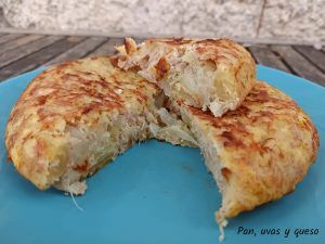 tortilla de escabeche - pan uvas y queso