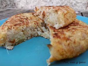 tortilla de escabeche - pan uvas y queso